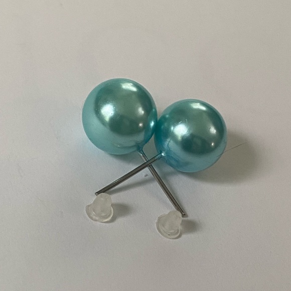 ๐Sale ๐2 for $10 NWOT powder blue metallic large oversized ball post earrings - Picture 4 of 5